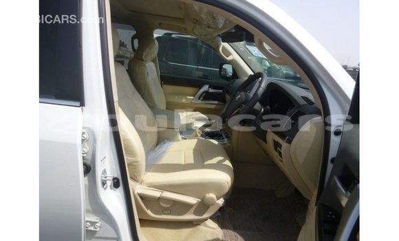 Buy Import Toyota Land Cruiser White Car in Import - Dubai in Central Buy Import Toyota Land Cruiser White Car in Import - Dubai in Central