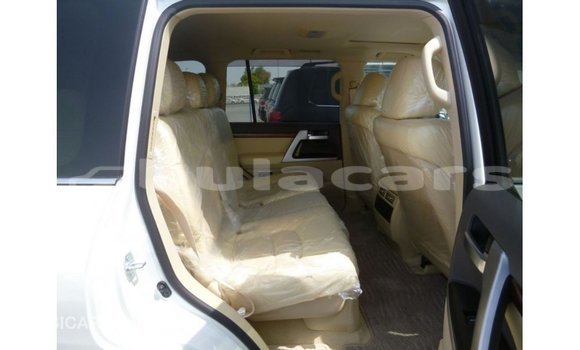 Buy Import Toyota Land Cruiser White Car in Import - Dubai in Central Buy Import Toyota Land Cruiser White Car in Import - Dubai in Central