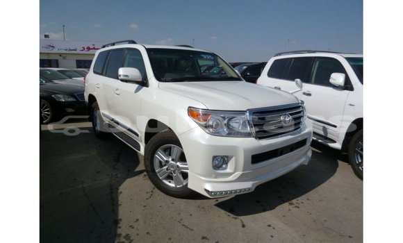 Acheter Import Voiture Toyota Land Cruiser Blanc à Import - Dubai, Central Acheter Import Voiture Toyota Land Cruiser Blanc à Import - Dubai, Central