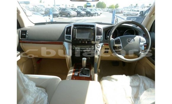 Acheter Import Voiture Toyota Land Cruiser Blanc à Import - Dubai, Central Acheter Import Voiture Toyota Land Cruiser Blanc à Import - Dubai, Central