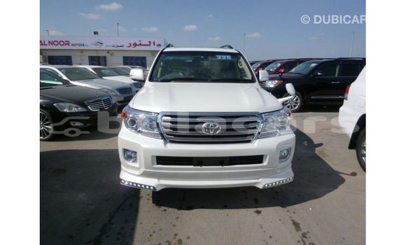 Acheter Import Voiture Toyota Land Cruiser Blanc à Import - Dubai, Central Acheter Import Voiture Toyota Land Cruiser Blanc à Import - Dubai, Central