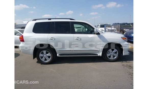 Acheter Import Voiture Toyota Land Cruiser Blanc à Import - Dubai, Central Acheter Import Voiture Toyota Land Cruiser Blanc à Import - Dubai, Central