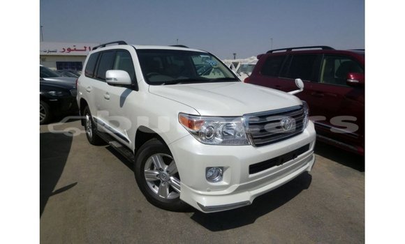 Acheter Import Voiture Toyota Land Cruiser Blanc à Import - Dubai, Central Acheter Import Voiture Toyota Land Cruiser Blanc à Import - Dubai, Central