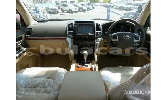 Acheter Import Voiture Toyota Land Cruiser Blanc à Import - Dubai, Central Acheter Import Voiture Toyota Land Cruiser Blanc à Import - Dubai, Central