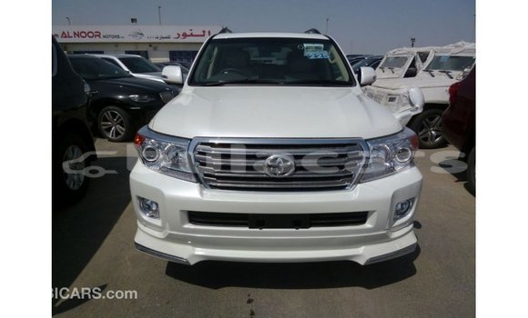 Acheter Import Voiture Toyota Land Cruiser Blanc à Import - Dubai, Central Acheter Import Voiture Toyota Land Cruiser Blanc à Import - Dubai, Central