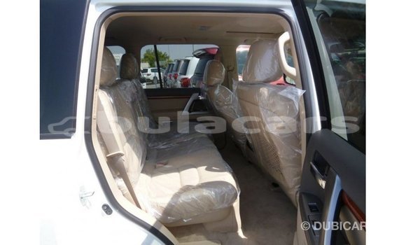 Acheter Import Voiture Toyota Land Cruiser Blanc à Import - Dubai, Central Acheter Import Voiture Toyota Land Cruiser Blanc à Import - Dubai, Central