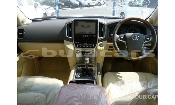 Buy Import Toyota Land Cruiser White Car in Import - Dubai in Central Buy Import Toyota Land Cruiser White Car in Import - Dubai in Central
