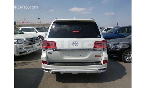 Buy Import Toyota Land Cruiser White Car in Import - Dubai in Central Buy Import Toyota Land Cruiser White Car in Import - Dubai in Central