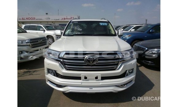 Buy Import Toyota Land Cruiser White Car in Import - Dubai in Central Buy Import Toyota Land Cruiser White Car in Import - Dubai in Central