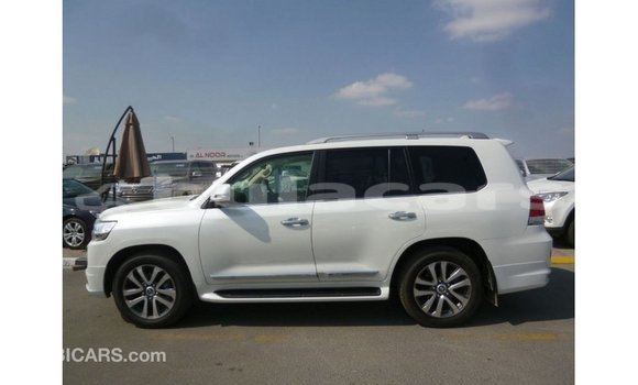 Buy Import Toyota Land Cruiser White Car in Import - Dubai in Central Buy Import Toyota Land Cruiser White Car in Import - Dubai in Central