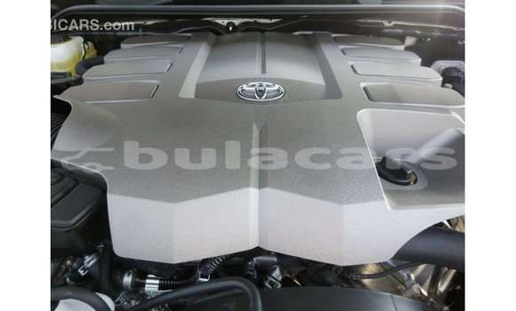 Buy Import Toyota Land Cruiser White Car in Import - Dubai in Central Buy Import Toyota Land Cruiser White Car in Import - Dubai in Central