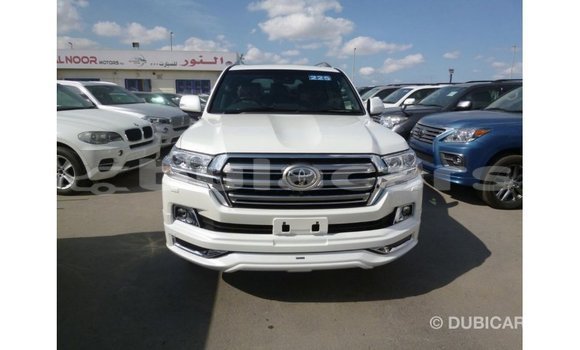 Acheter Import Voiture Toyota Land Cruiser Blanc à Import - Dubai, Central Acheter Import Voiture Toyota Land Cruiser Blanc à Import - Dubai, Central