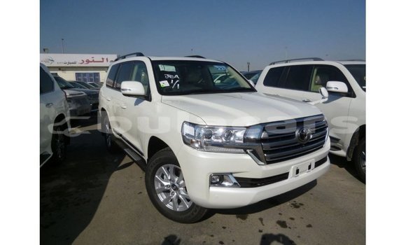 Buy Import Toyota Land Cruiser White Car in Import - Dubai in Central Buy Import Toyota Land Cruiser White Car in Import - Dubai in Central