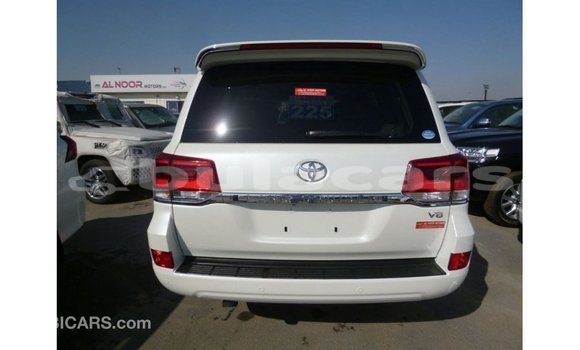 Buy Import Toyota Land Cruiser White Car in Import - Dubai in Central Buy Import Toyota Land Cruiser White Car in Import - Dubai in Central