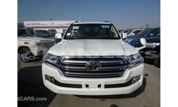 Buy Import Toyota Land Cruiser White Car in Import - Dubai in Central Buy Import Toyota Land Cruiser White Car in Import - Dubai in Central