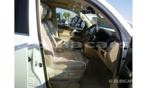 Buy Import Toyota Land Cruiser White Car in Import - Dubai in Central Buy Import Toyota Land Cruiser White Car in Import - Dubai in Central