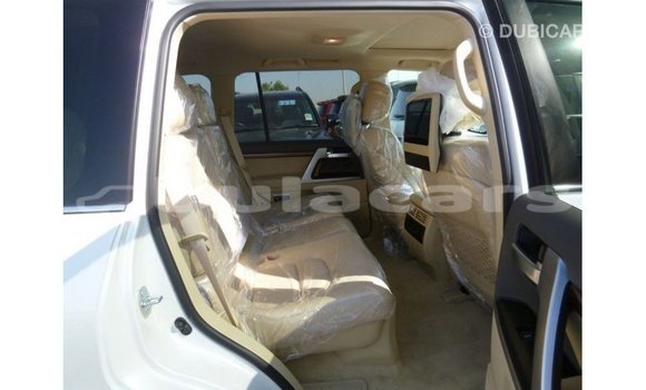 Buy Import Toyota Land Cruiser White Car in Import - Dubai in Central Buy Import Toyota Land Cruiser White Car in Import - Dubai in Central