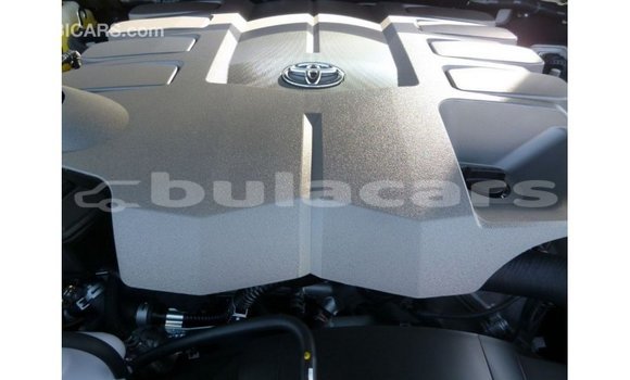 Buy Import Toyota Land Cruiser White Car in Import - Dubai in Central Buy Import Toyota Land Cruiser White Car in Import - Dubai in Central
