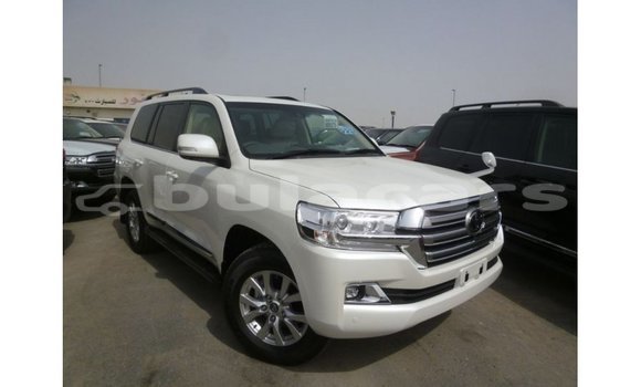 Buy Import Toyota Land Cruiser White Car in Import - Dubai in Central Buy Import Toyota Land Cruiser White Car in Import - Dubai in Central