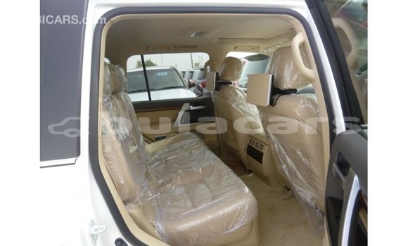 Buy Import Toyota Land Cruiser White Car in Import - Dubai in Central Buy Import Toyota Land Cruiser White Car in Import - Dubai in Central