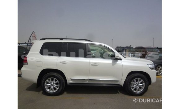 Buy Import Toyota Land Cruiser White Car in Import - Dubai in Central Buy Import Toyota Land Cruiser White Car in Import - Dubai in Central