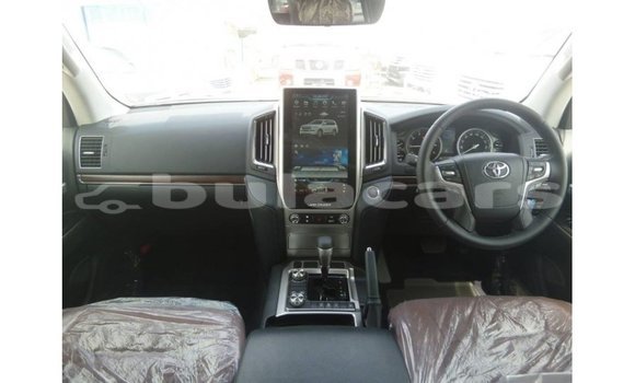 Buy Import Toyota Land Cruiser White Car in Import - Dubai in Central Buy Import Toyota Land Cruiser White Car in Import - Dubai in Central