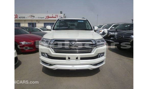 Buy Import Toyota Land Cruiser White Car in Import - Dubai in Central Buy Import Toyota Land Cruiser White Car in Import - Dubai in Central