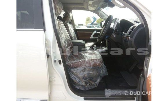 Buy Import Toyota Land Cruiser White Car in Import - Dubai in Central Buy Import Toyota Land Cruiser White Car in Import - Dubai in Central