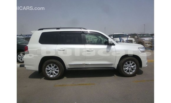 Buy Import Toyota Land Cruiser White Car in Import - Dubai in Central Buy Import Toyota Land Cruiser White Car in Import - Dubai in Central