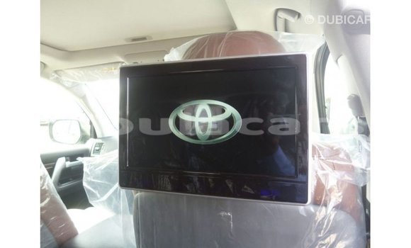 Buy Import Toyota Land Cruiser White Car in Import - Dubai in Central Buy Import Toyota Land Cruiser White Car in Import - Dubai in Central