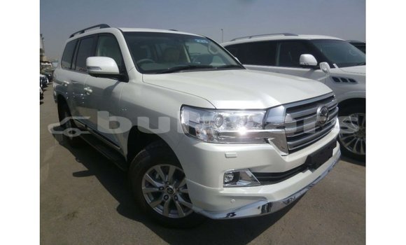 Buy Import Toyota Land Cruiser White Car in Import - Dubai in Central Buy Import Toyota Land Cruiser White Car in Import - Dubai in Central