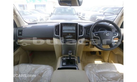 Buy Import Toyota Land Cruiser White Car in Import - Dubai in Central Buy Import Toyota Land Cruiser White Car in Import - Dubai in Central