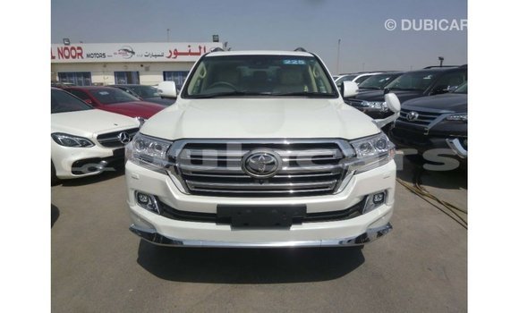 Buy Import Toyota Land Cruiser White Car in Import - Dubai in Central Buy Import Toyota Land Cruiser White Car in Import - Dubai in Central