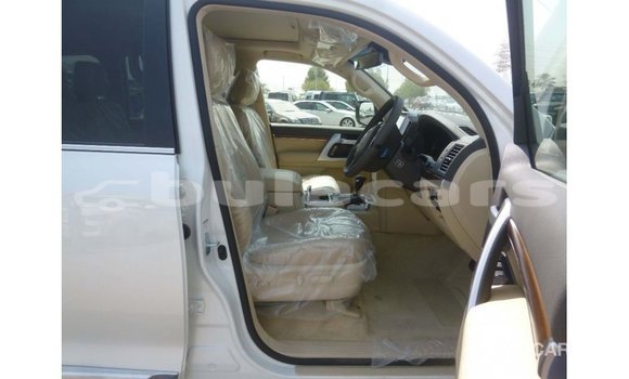 Buy Import Toyota Land Cruiser White Car in Import - Dubai in Central Buy Import Toyota Land Cruiser White Car in Import - Dubai in Central
