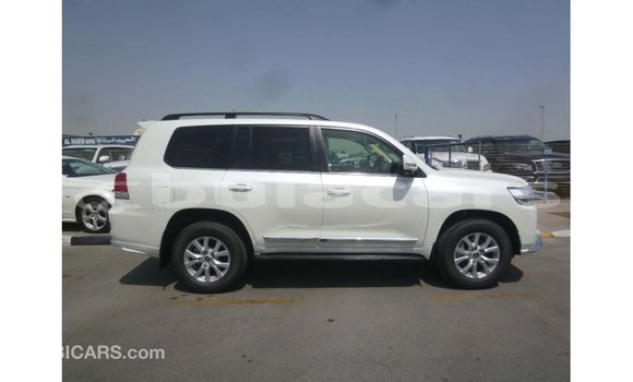 Buy Import Toyota Land Cruiser White Car in Import - Dubai in Central Buy Import Toyota Land Cruiser White Car in Import - Dubai in Central