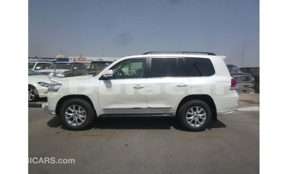 Buy Import Toyota Land Cruiser White Car in Import - Dubai in Central Buy Import Toyota Land Cruiser White Car in Import - Dubai in Central