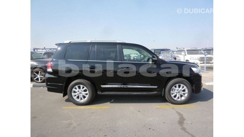 Big with watermark toyota land cruiser central import dubai 6274