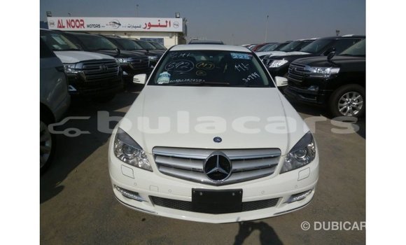 Acheter Import Voiture Mercedes-Benz 200 Blanc à Import - Dubai, Central Acheter Import Voiture Mercedes-Benz 200 Blanc à Import - Dubai, Central