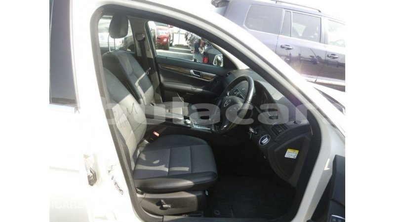 Big with watermark mercedes benz 200 central import dubai 6279