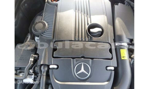 Acheter Import Voiture Mercedes-Benz 200 Blanc à Import - Dubai, Central Acheter Import Voiture Mercedes-Benz 200 Blanc à Import - Dubai, Central