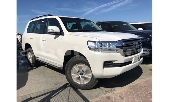 Buy Import Toyota Land Cruiser White Car in Import - Dubai in Central Buy Import Toyota Land Cruiser White Car in Import - Dubai in Central