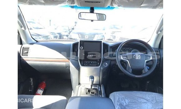 Buy Import Toyota Land Cruiser White Car in Import - Dubai in Central Buy Import Toyota Land Cruiser White Car in Import - Dubai in Central