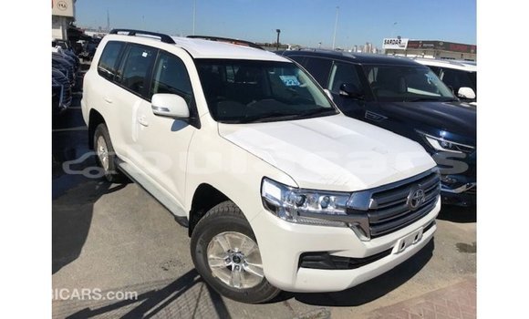 Buy Import Toyota Land Cruiser White Car in Import - Dubai in Central Buy Import Toyota Land Cruiser White Car in Import - Dubai in Central