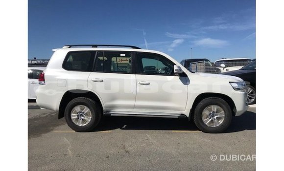 Buy Import Toyota Land Cruiser White Car in Import - Dubai in Central Buy Import Toyota Land Cruiser White Car in Import - Dubai in Central