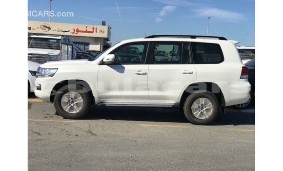 Buy Import Toyota Land Cruiser White Car in Import - Dubai in Central Buy Import Toyota Land Cruiser White Car in Import - Dubai in Central