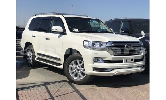 Buy Import Toyota Land Cruiser White Car in Import - Dubai in Central Buy Import Toyota Land Cruiser White Car in Import - Dubai in Central