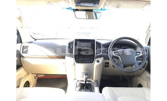 Buy Import Toyota Land Cruiser White Car in Import - Dubai in Central Buy Import Toyota Land Cruiser White Car in Import - Dubai in Central