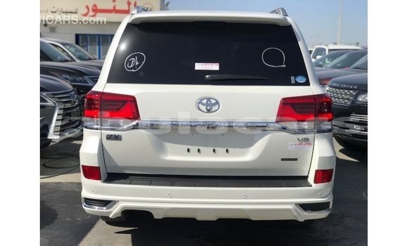 Buy Import Toyota Land Cruiser White Car in Import - Dubai in Central Buy Import Toyota Land Cruiser White Car in Import - Dubai in Central