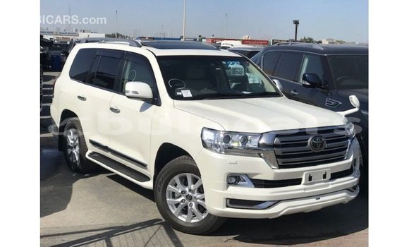 Buy Import Toyota Land Cruiser White Car in Import - Dubai in Central Buy Import Toyota Land Cruiser White Car in Import - Dubai in Central