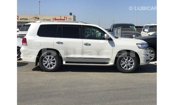 Buy Import Toyota Land Cruiser White Car in Import - Dubai in Central Buy Import Toyota Land Cruiser White Car in Import - Dubai in Central